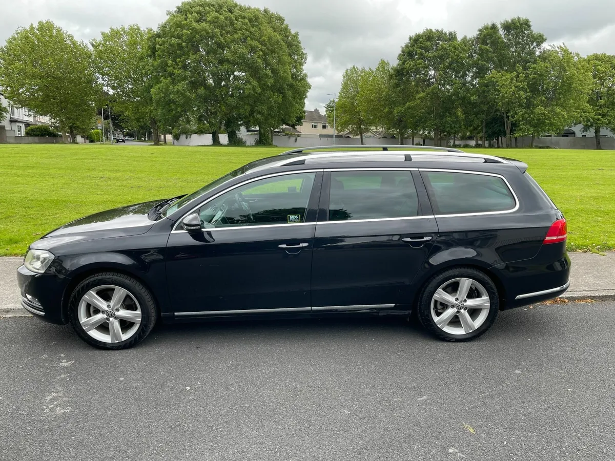 Volkswagen Passat 2012 - Image 2