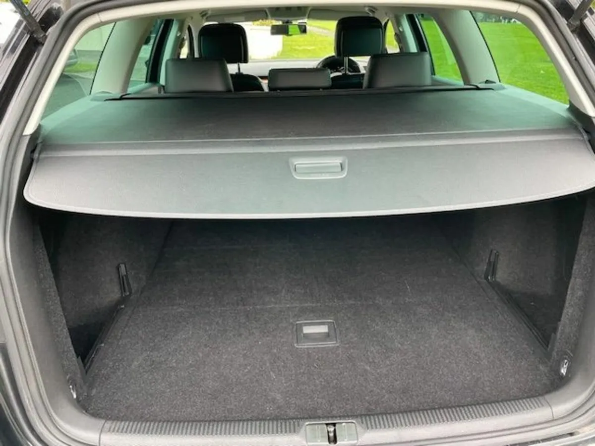 Volkswagen Passat 2012 - Image 4