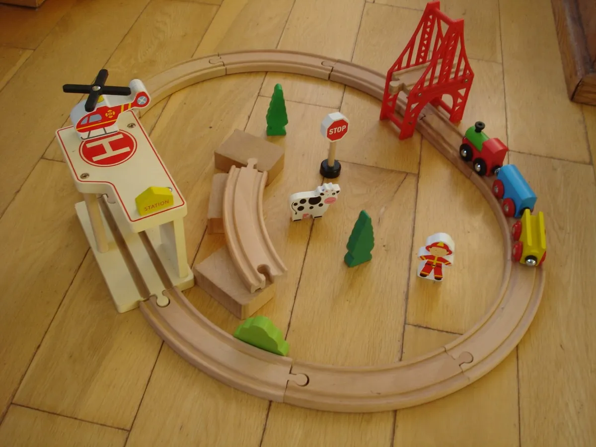 WOODEN TOY PUSH ALONG TRAIN LAYOUT. - Image 1