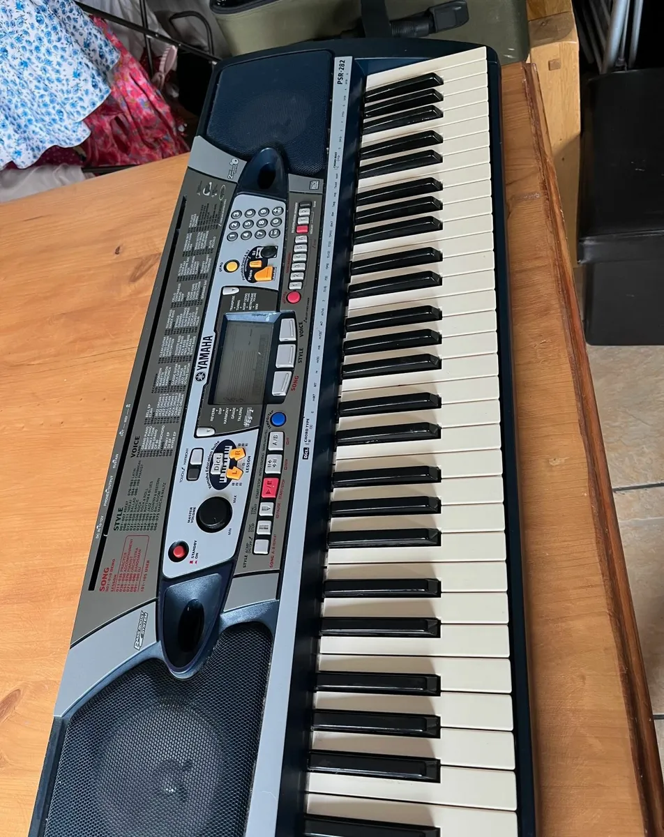Yamaha keyboard - Image 2