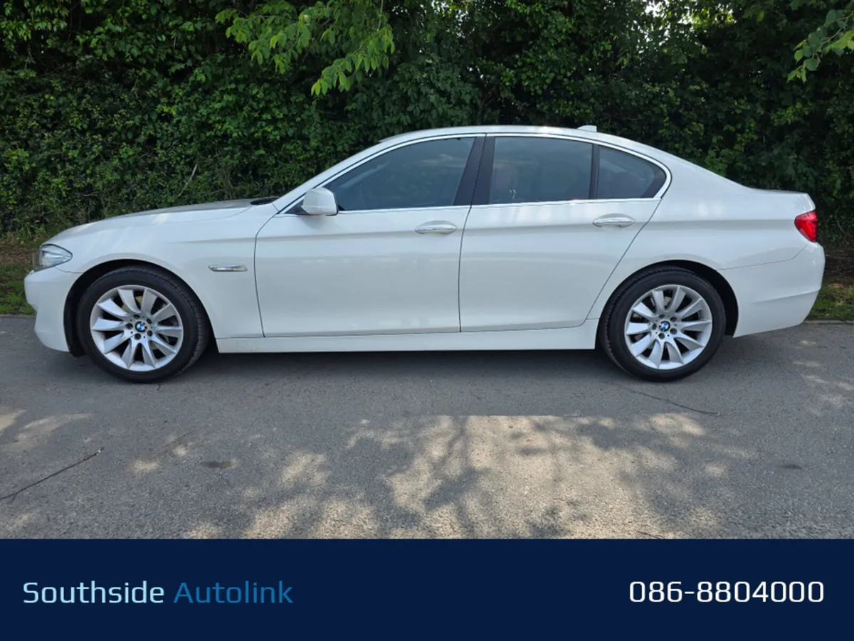 520D / ALPINE WHITE / TINY KMS! - Image 2