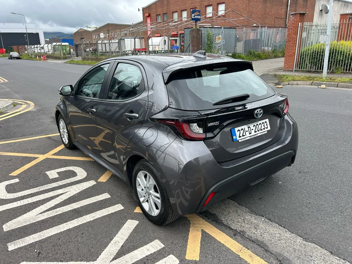 2022 Toyota Yaris petrol hybrid - Image 3