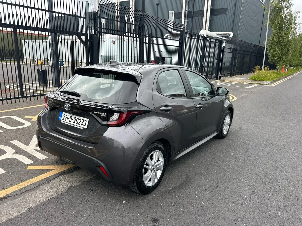 2022 Toyota Yaris petrol hybrid - Image 4