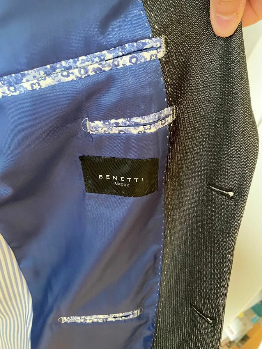 Men's Suit Benetti - Image 2