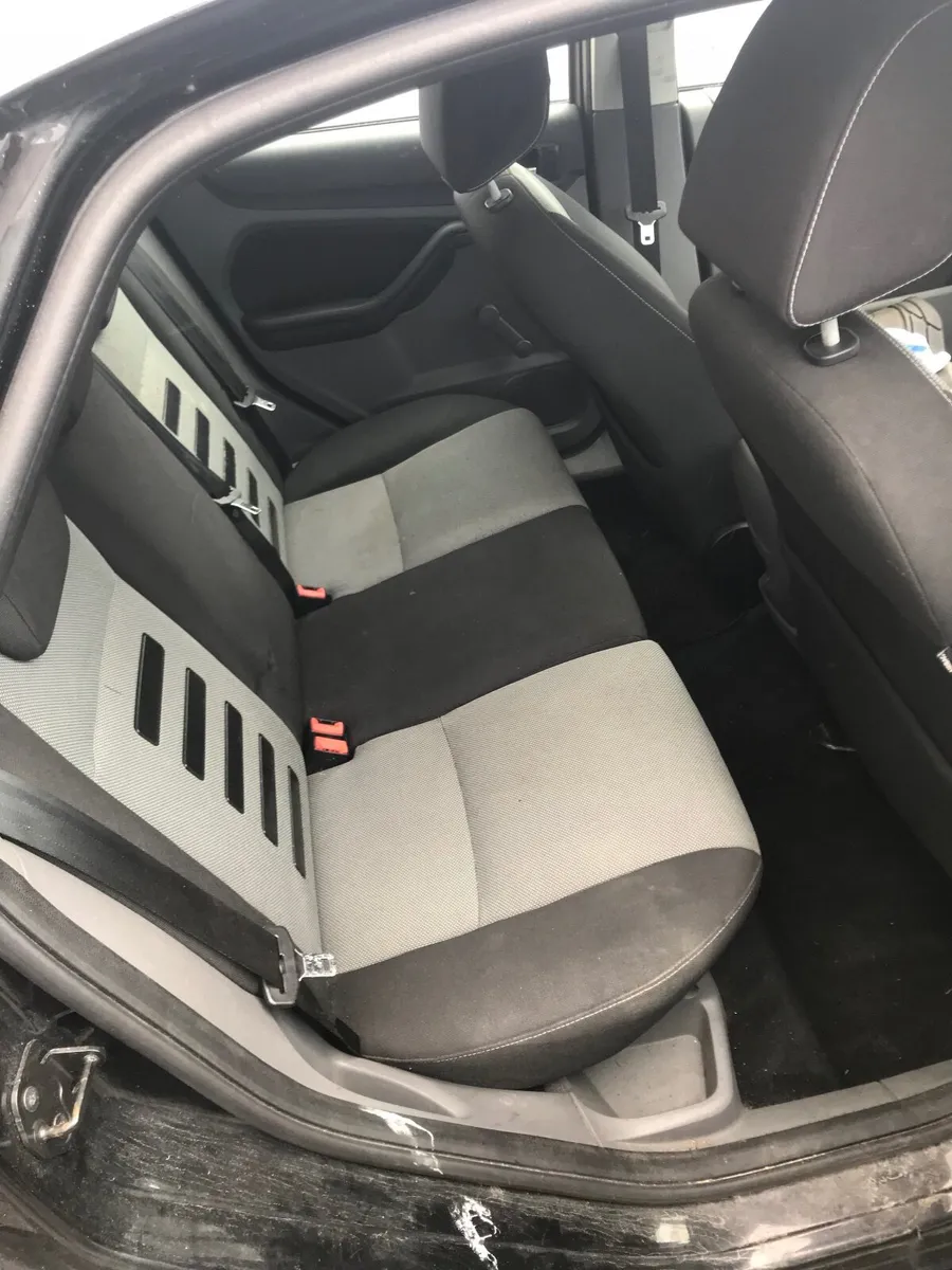 Ford Focus 2010 - Image 2