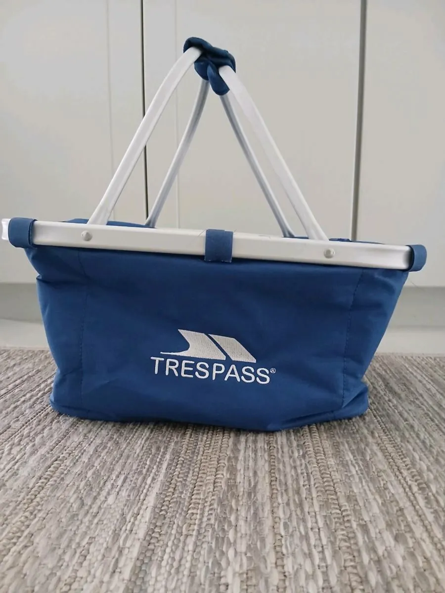 Trespass Cooler Picnic Basket - Image 2