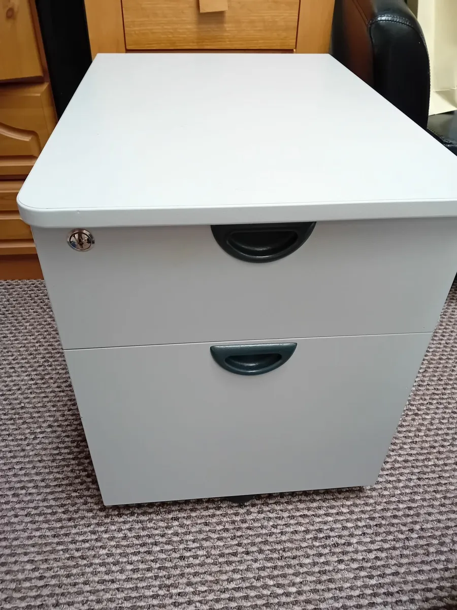 Filing cabinet - Image 1