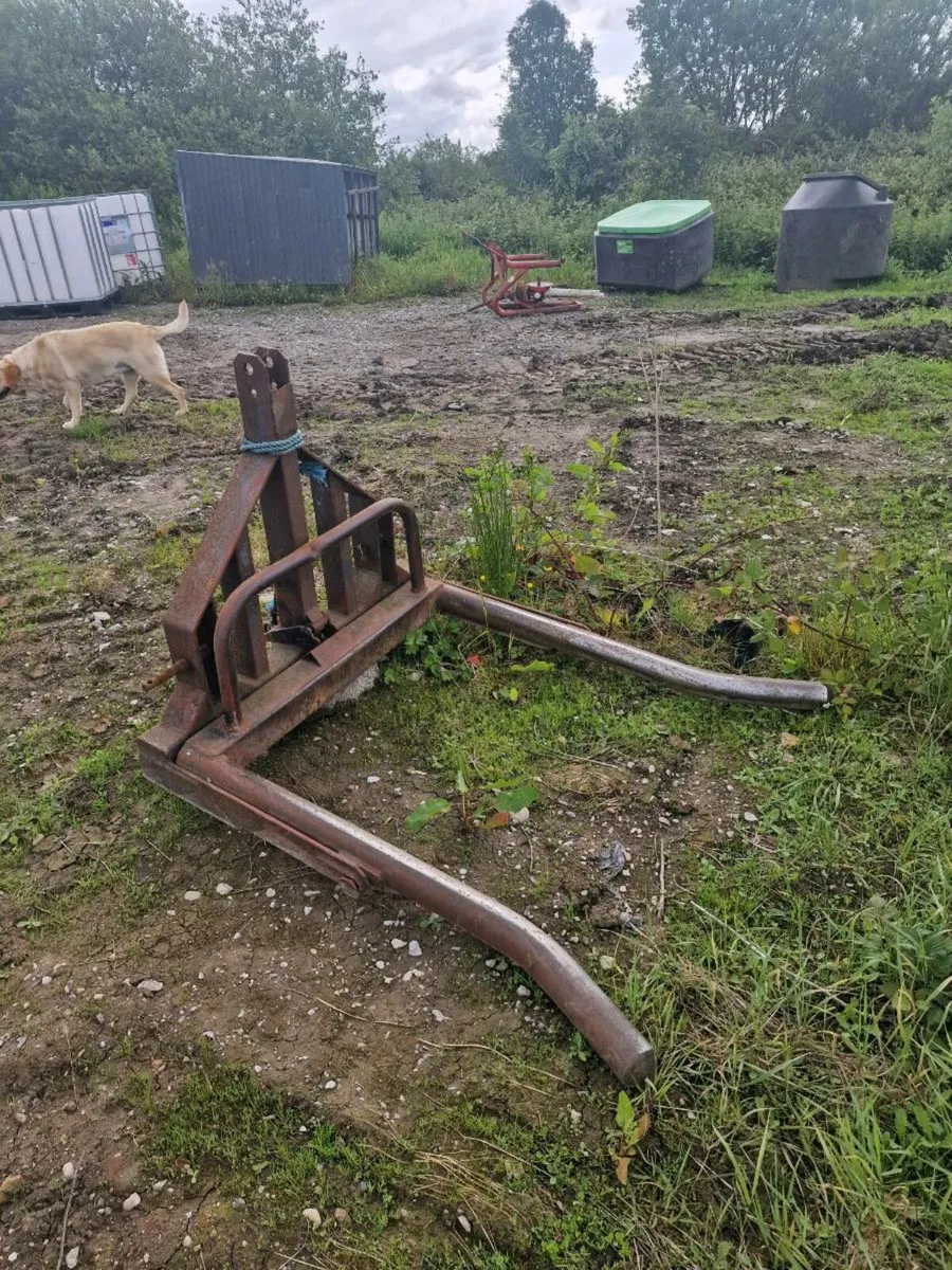 Bale lifter - Image 1