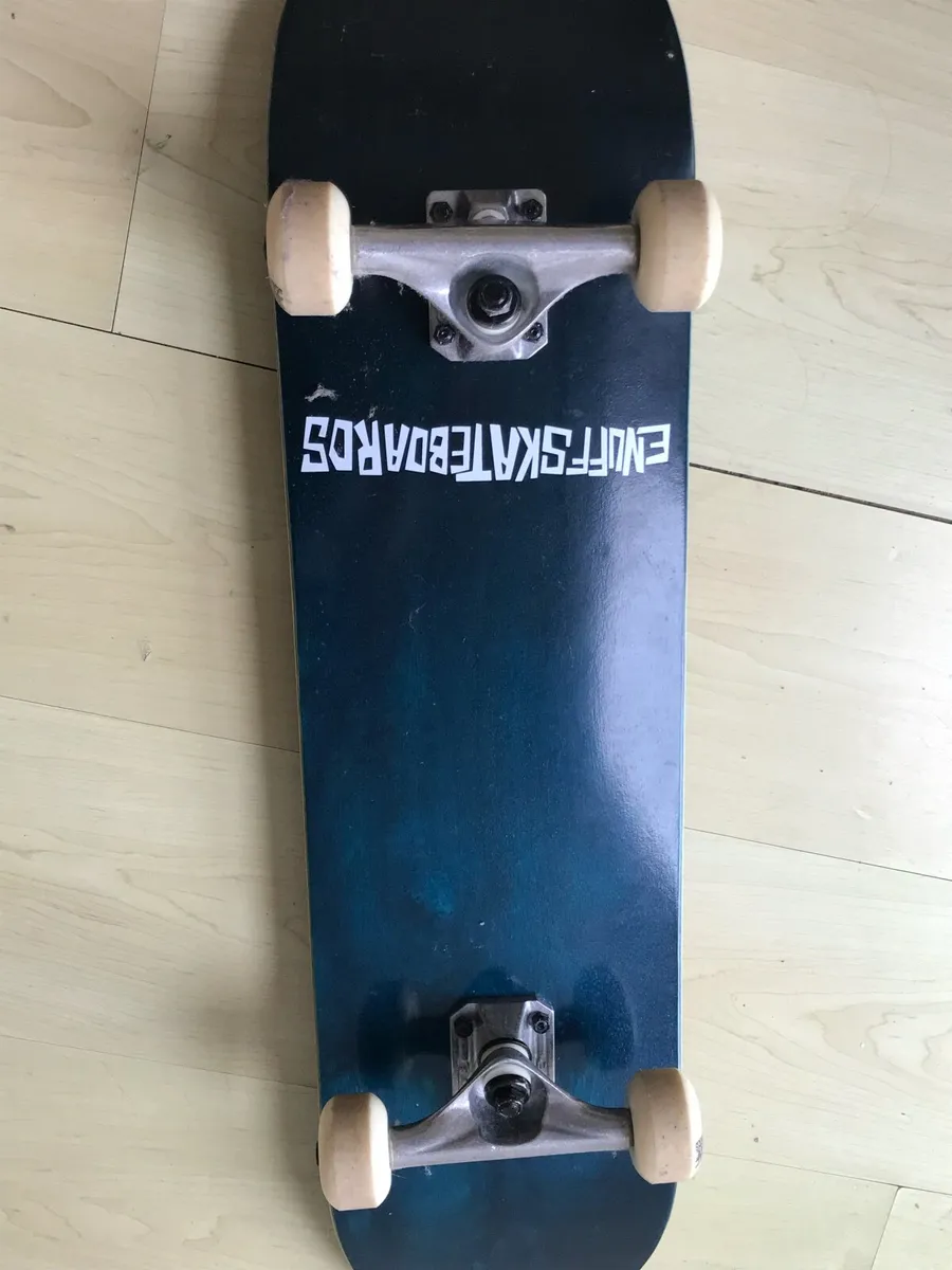 Skateboard + Skate Pads - Image 4