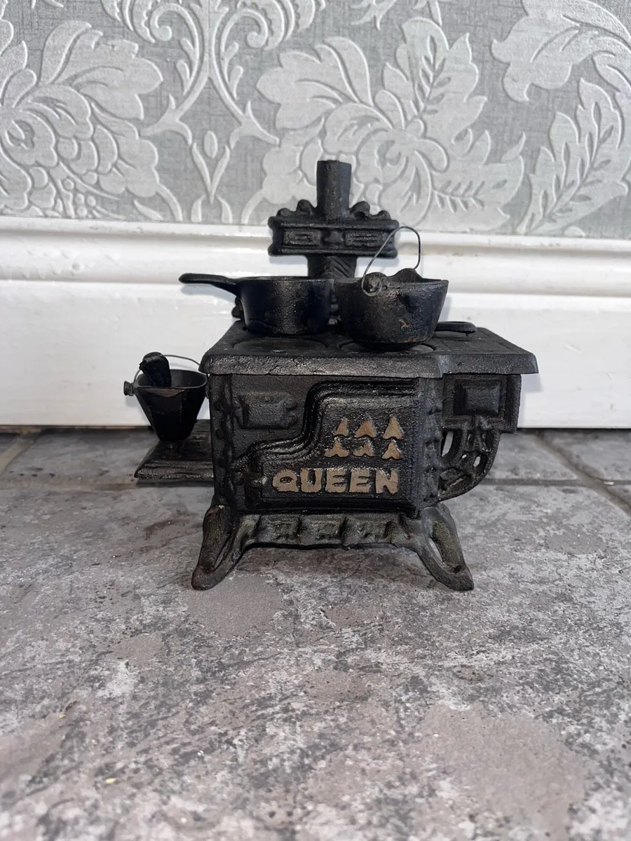 Miniature antique stove - Image 1