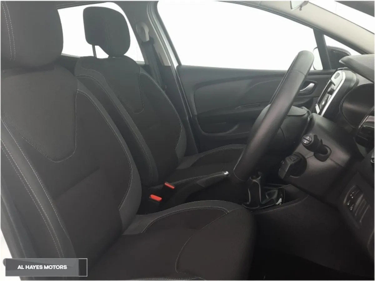 Renault Clio  sports Pack tiny Mileage 1.2 16V 75 - Image 4