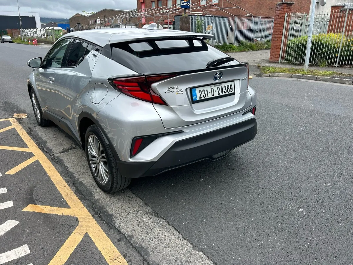 2023 Toyota CHR hybrid - Image 4