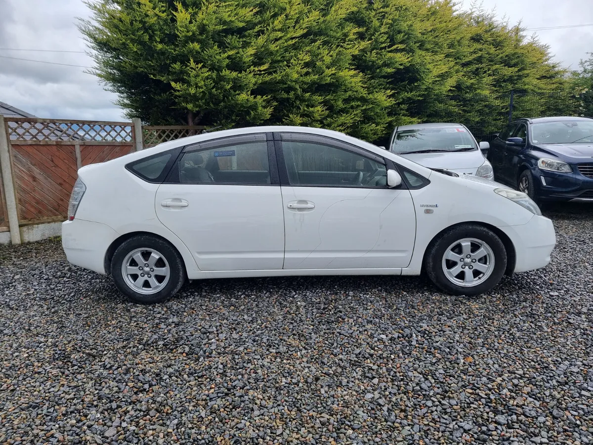 €1650 Toyota Prius 2011 automatic.  Hybrid €1650 - Image 3