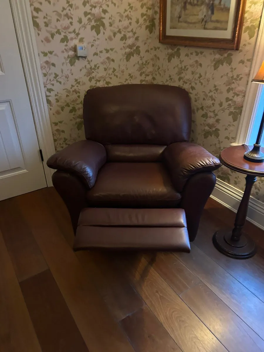 3-piece leather sofa & recliner suite - Image 2
