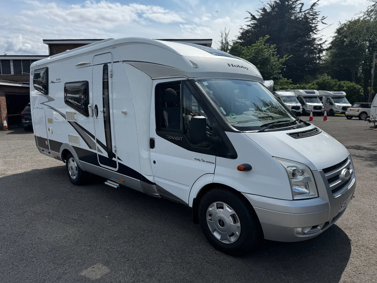 Luxury Motorhome with Fixed Single Beds - Image 1