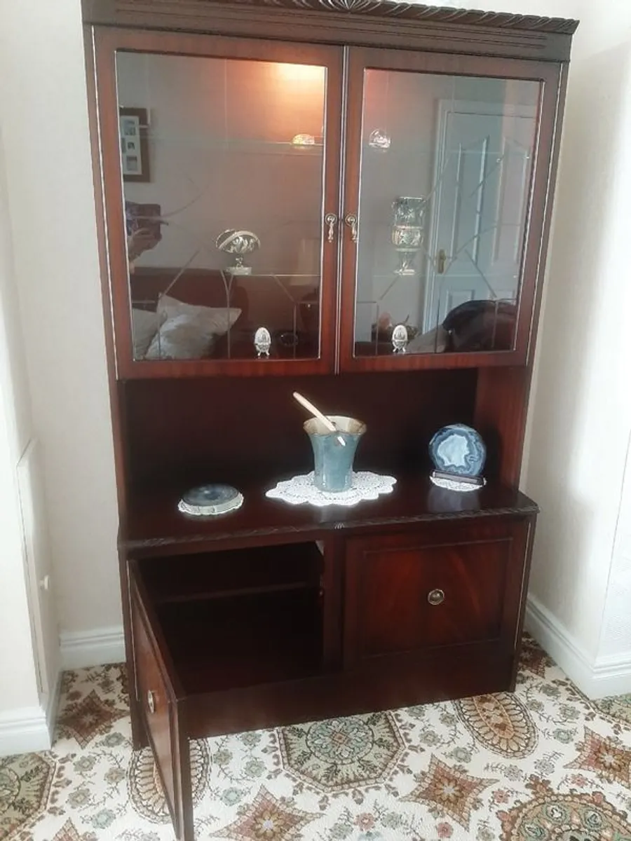 Dining display and drinks cabinets - Image 2