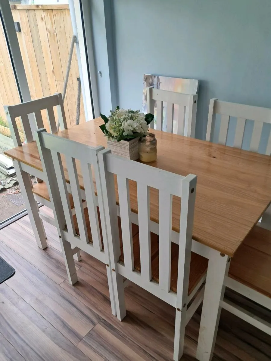 Kichen table and 6 chairs - Image 1