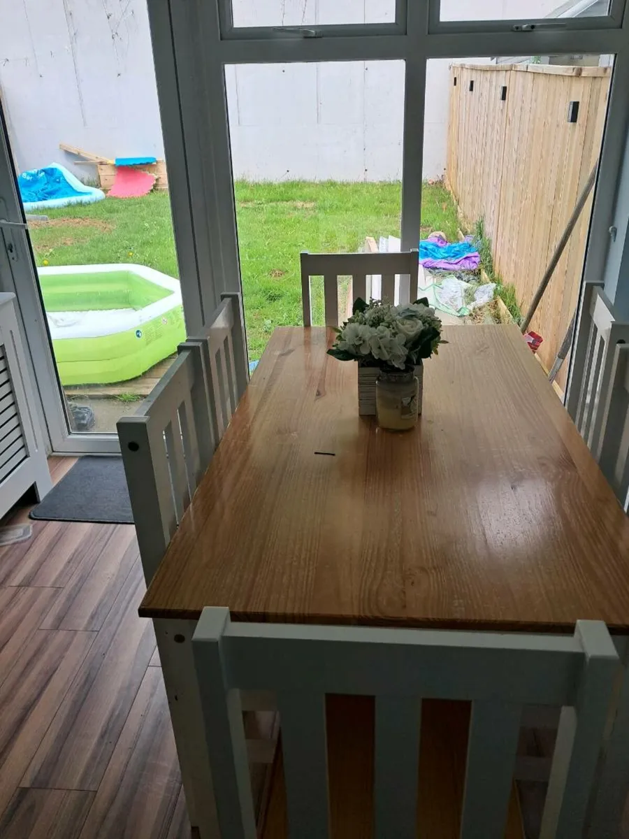 Kichen table and 6 chairs - Image 2