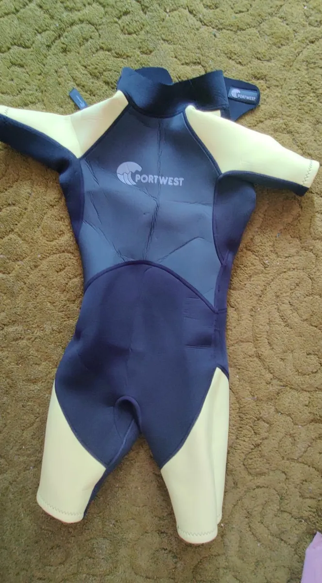 Kids' shortie wetsuit age 10/11 - Image 1
