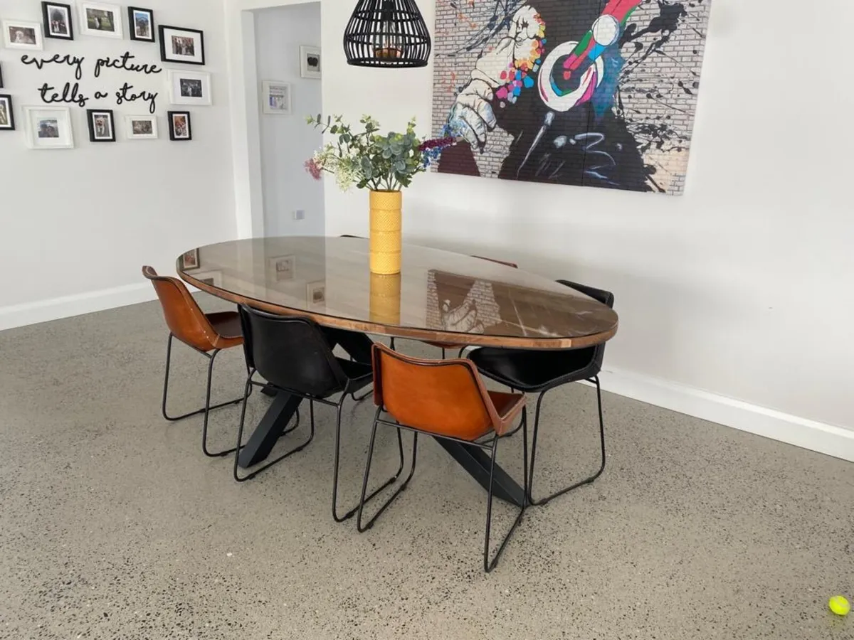 Dining table - Image 1