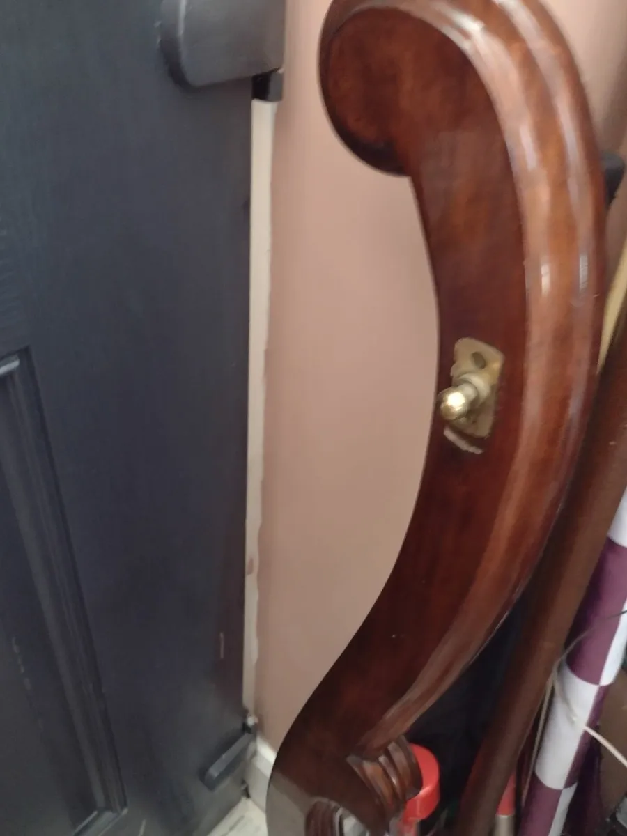 Very heavy antique mahogany bevelled mirror - Image 3