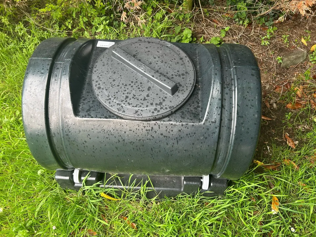 Rotating compost bin - Image 1
