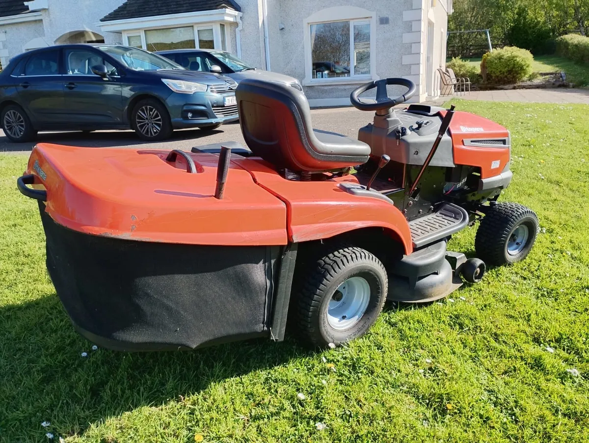 Husquvarna ride on lawnmower - Image 2