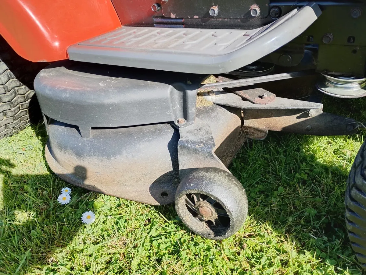 Husquvarna ride on lawnmower - Image 3