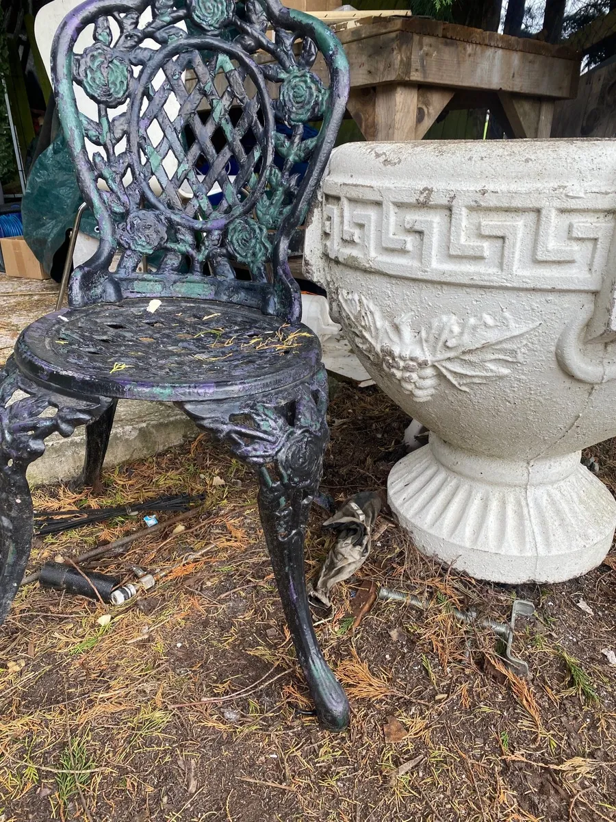 Large concrete pot - Image 2