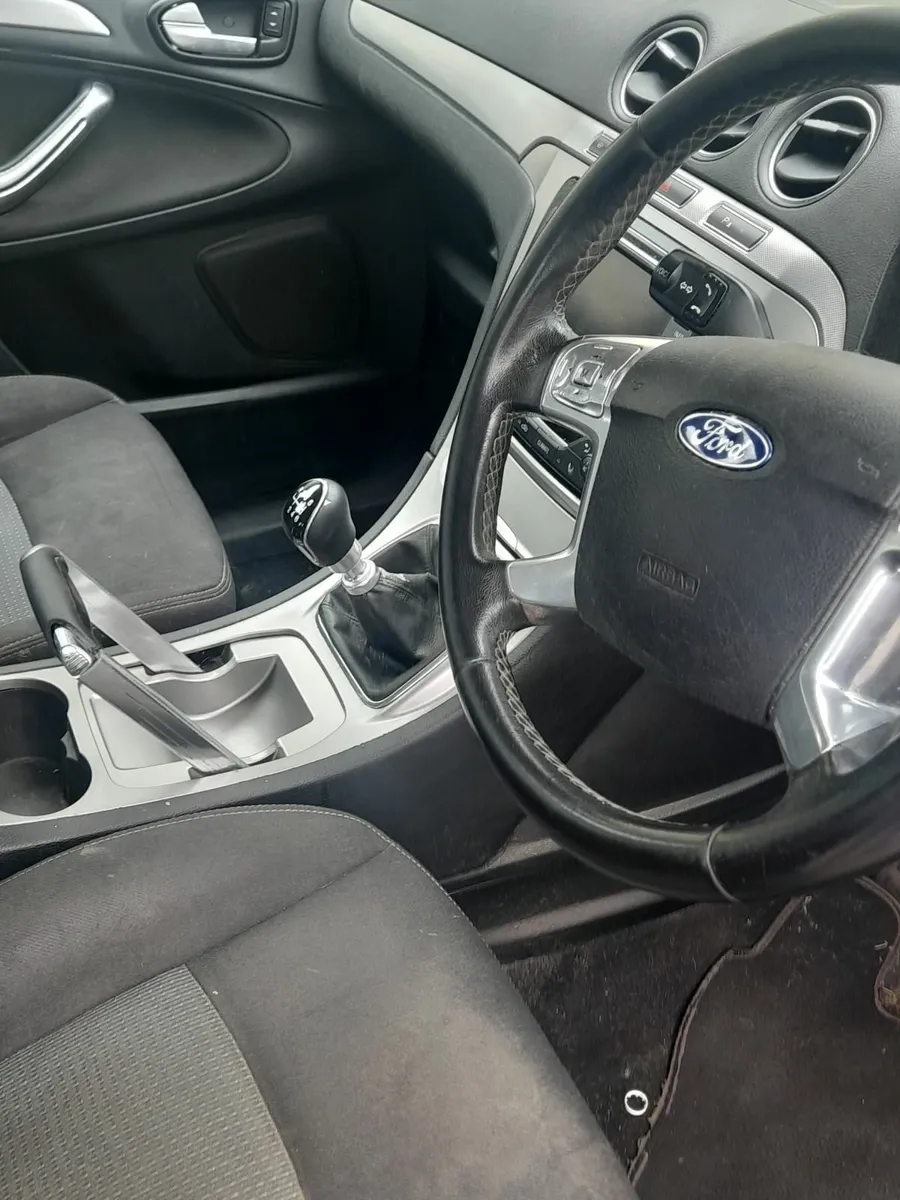 Ford Galaxy 2011 - Image 2