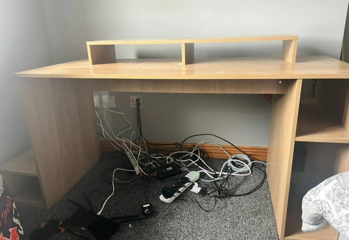 Desk - Image 2