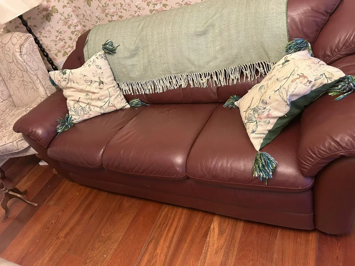 3-piece leather sofa & recliner suite - Image 2