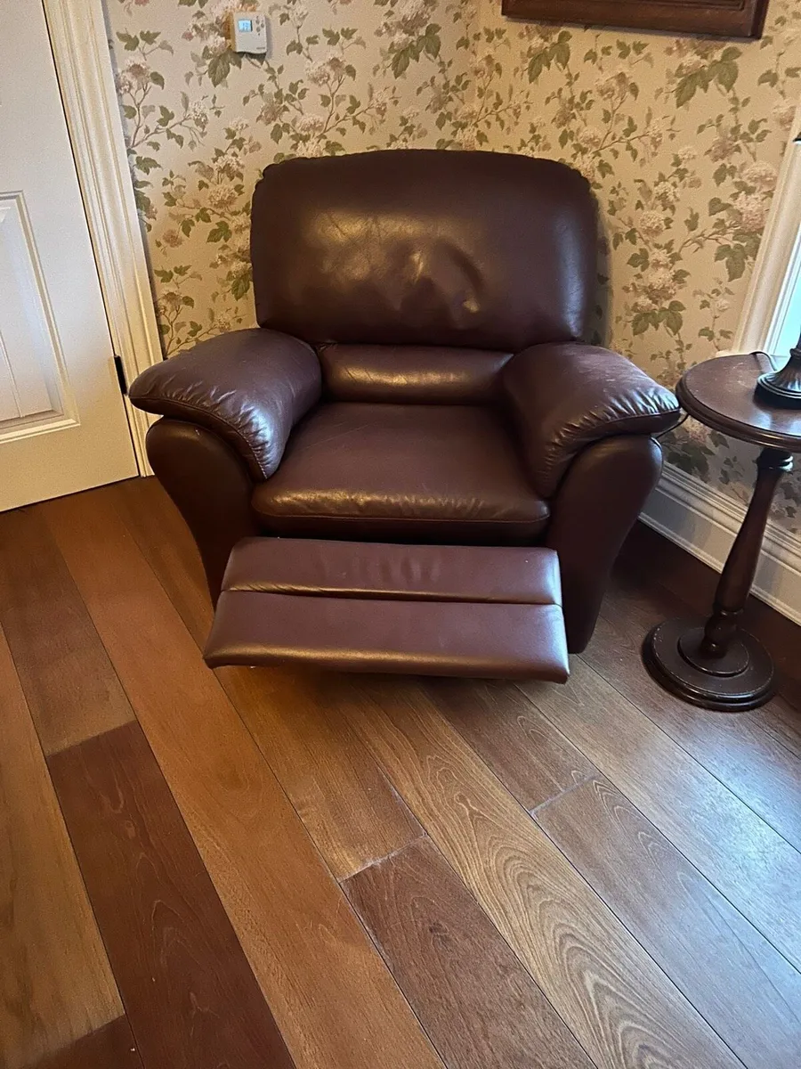 3-piece leather sofa & recliner suite - Image 4