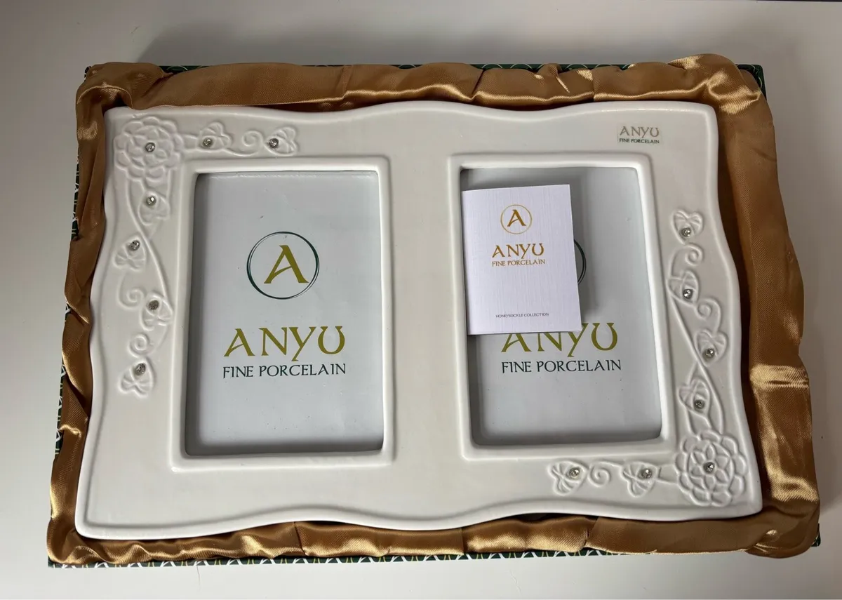 Porcelain Anyu double picture frame - Image 1
