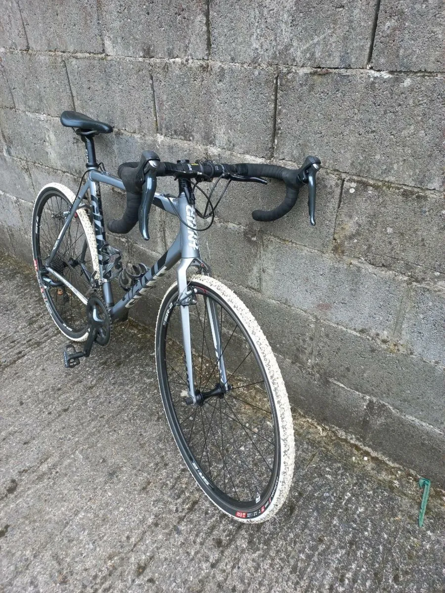 Giant TCX Road Bike - Image 2