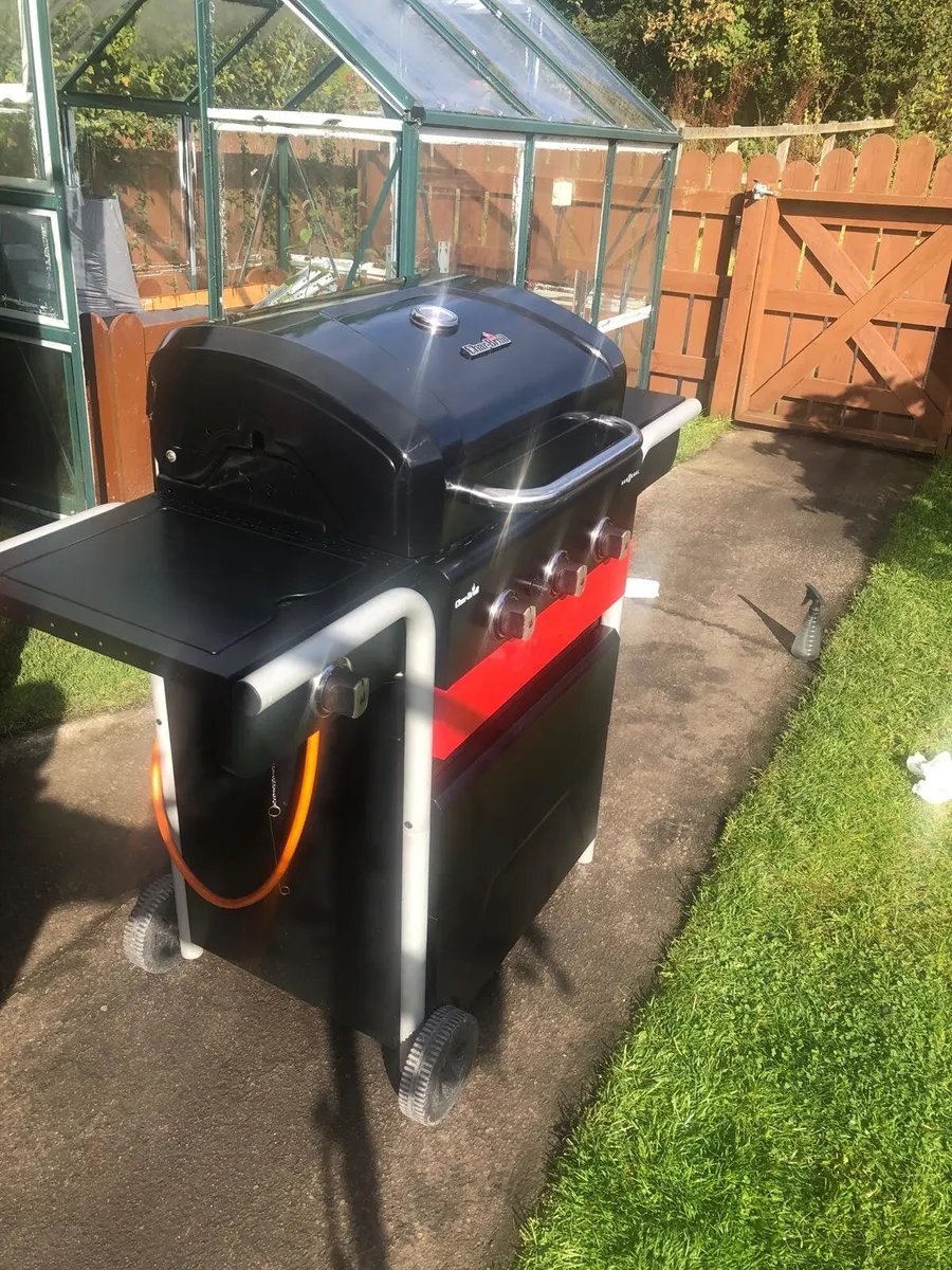 Barbeque (Charbroil ) w/ Gas cyclinder - Image 1