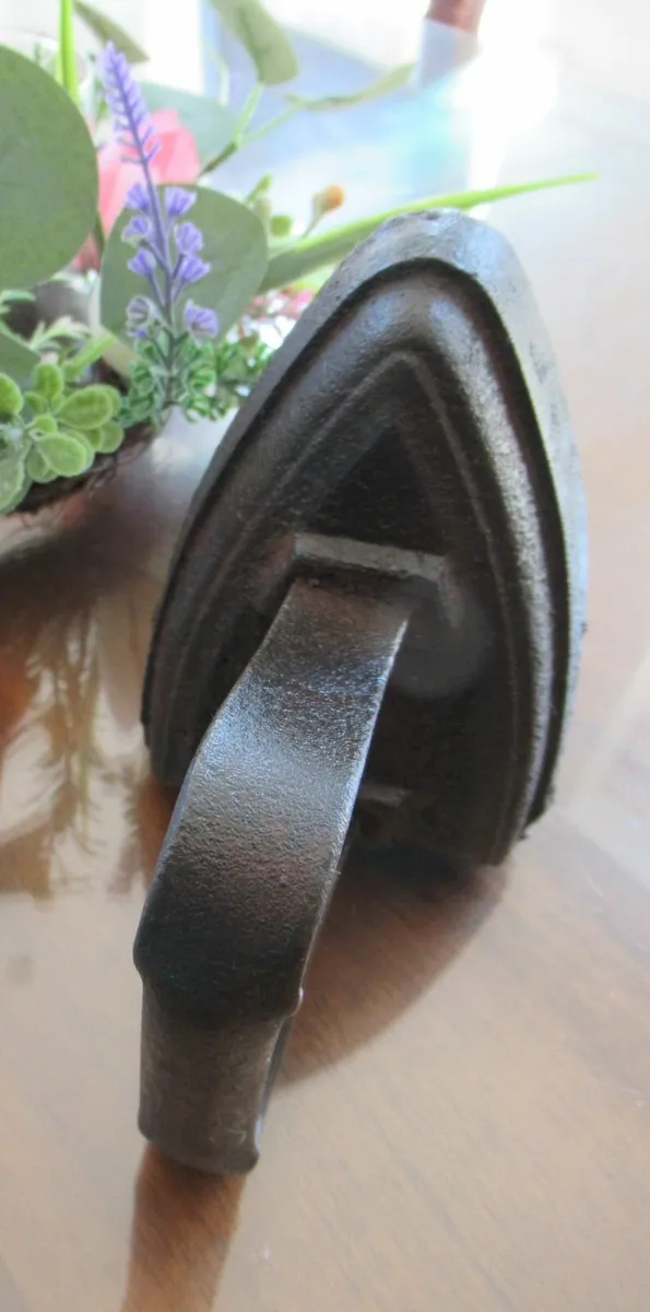 antique cast iron clothes flat sad vintage - Image 1