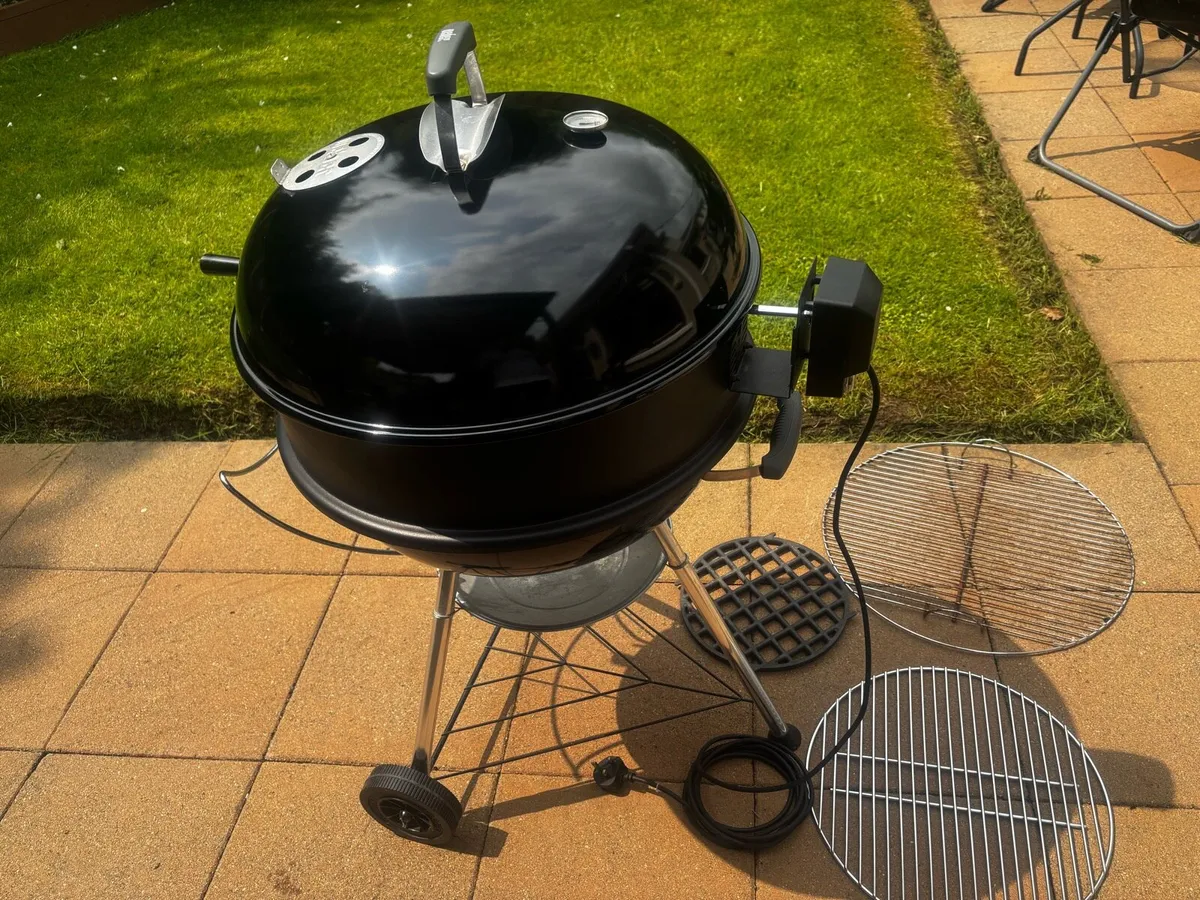 Weber 57cm Kettle BBQ & accessories - Image 2