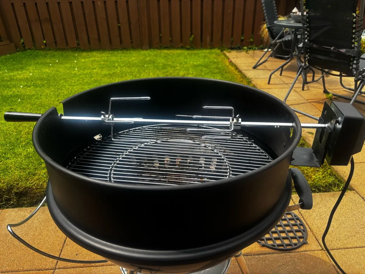 Weber 57cm Kettle BBQ & accessories - Image 3
