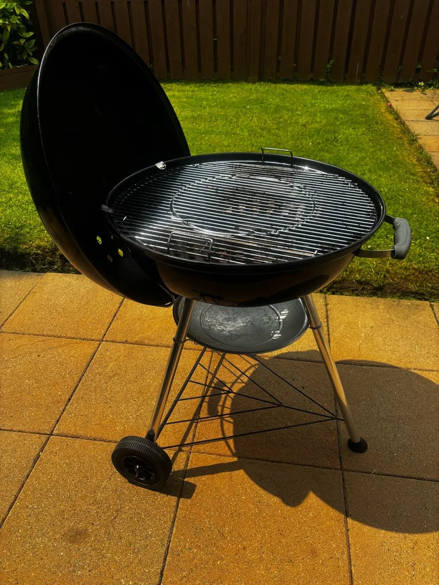 Weber 57cm Kettle BBQ & accessories - Image 4