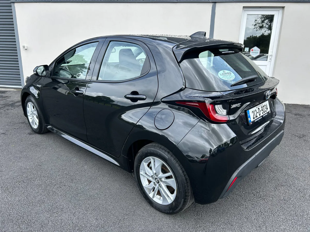 212 Toyota Yaris 1.5 Hybrid Luna Auto - Image 3