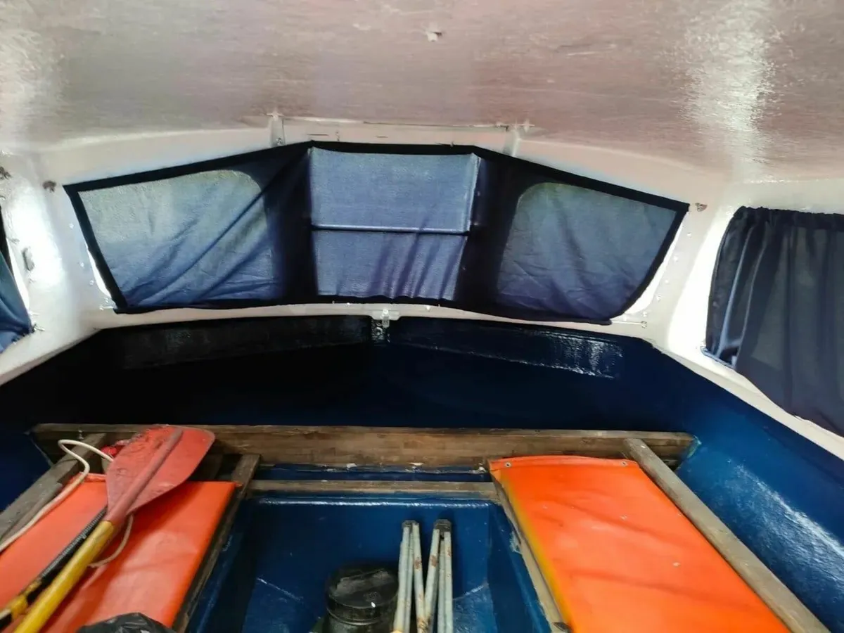 Fast boat - Image 2