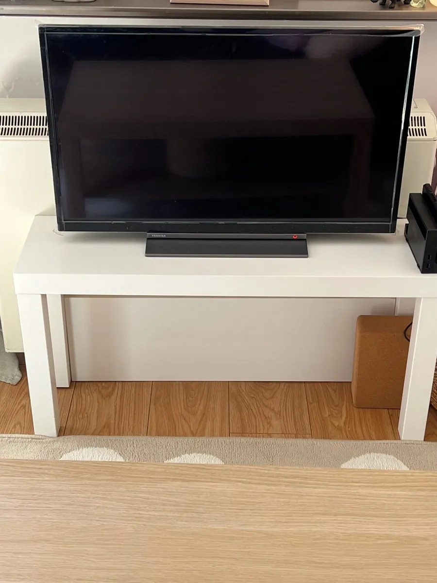 TOSHIBA 32" Smart TV - Image 2