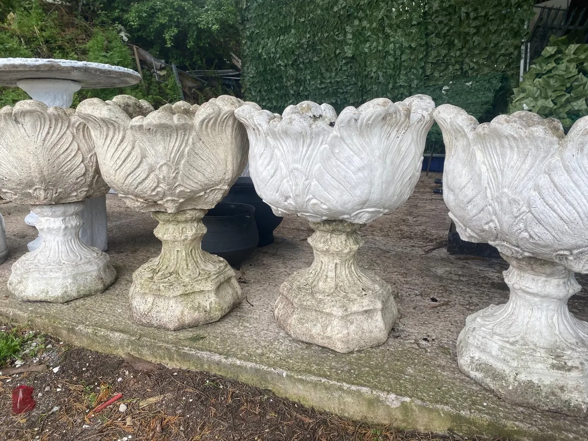 Two large concrete pots - Image 2