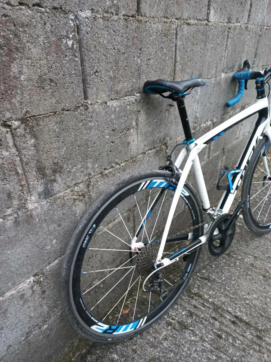 Trek Domane 2.3 Road Bike - Image 3