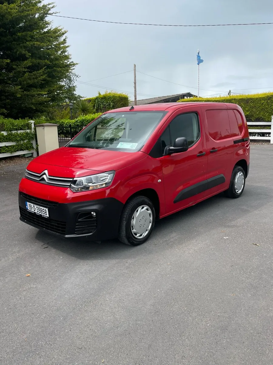 2019 Citroen berlingo enterpirze 3 seats Doe 8/25 - Image 2