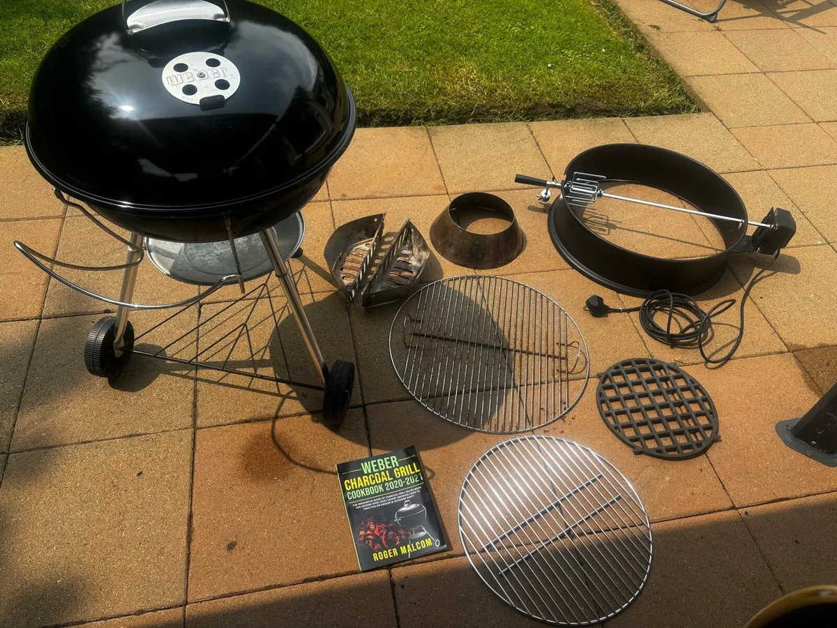 Weber 57cm Kettle BBQ & accessories - Image 1