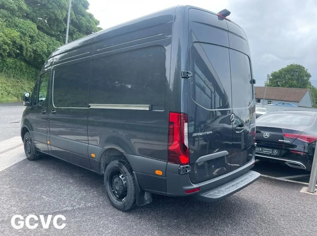 Mercedes-Benz Sprinter 319 MWB High Roof - Image 2