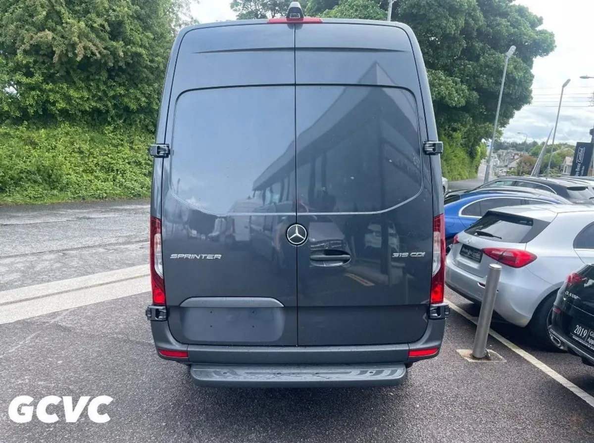 Mercedes-Benz Sprinter 319 MWB High Roof - Image 4