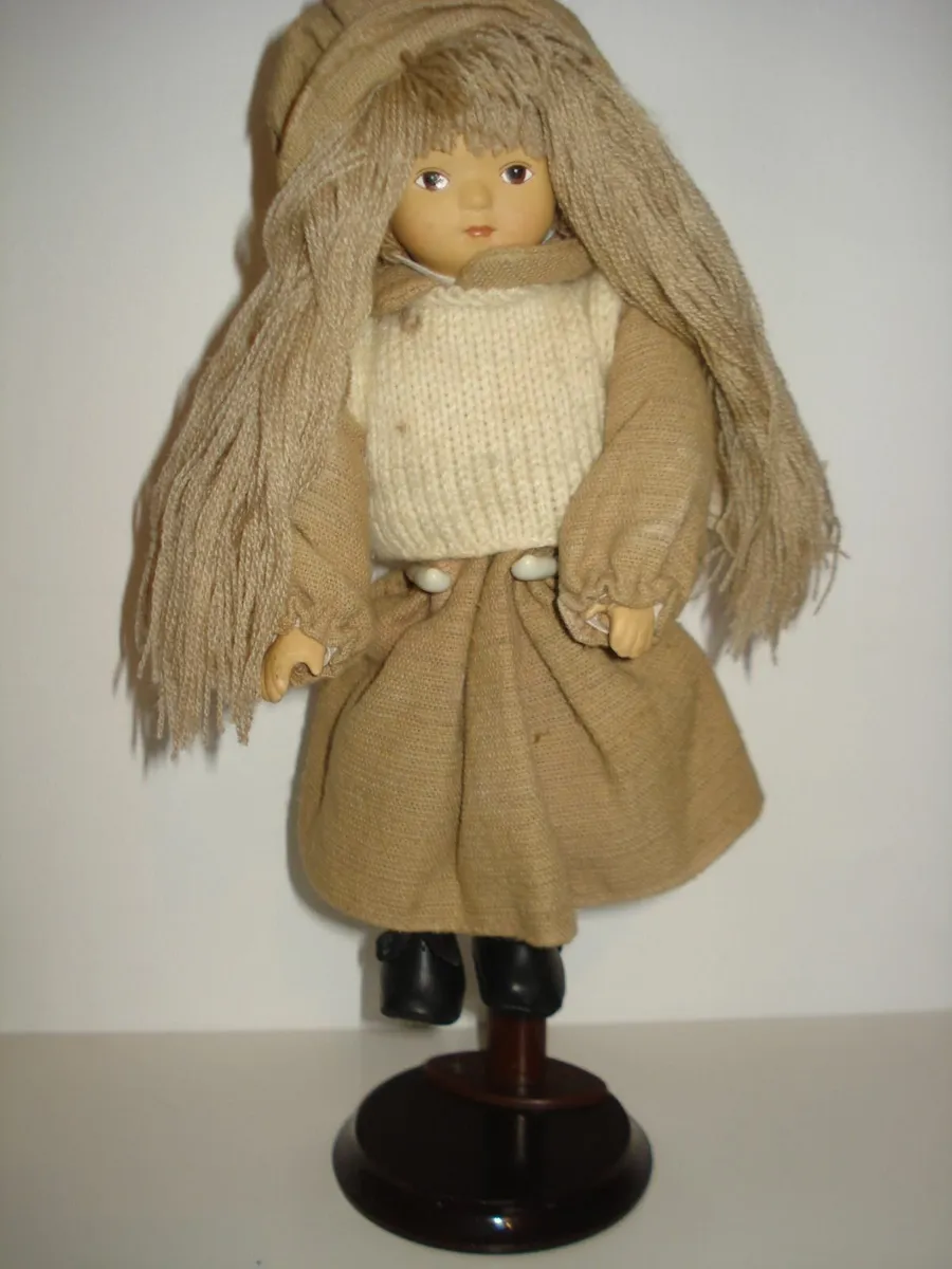 PORCELINE DOLLS WITH HAND PAINTED FACES.  2. - Image 3